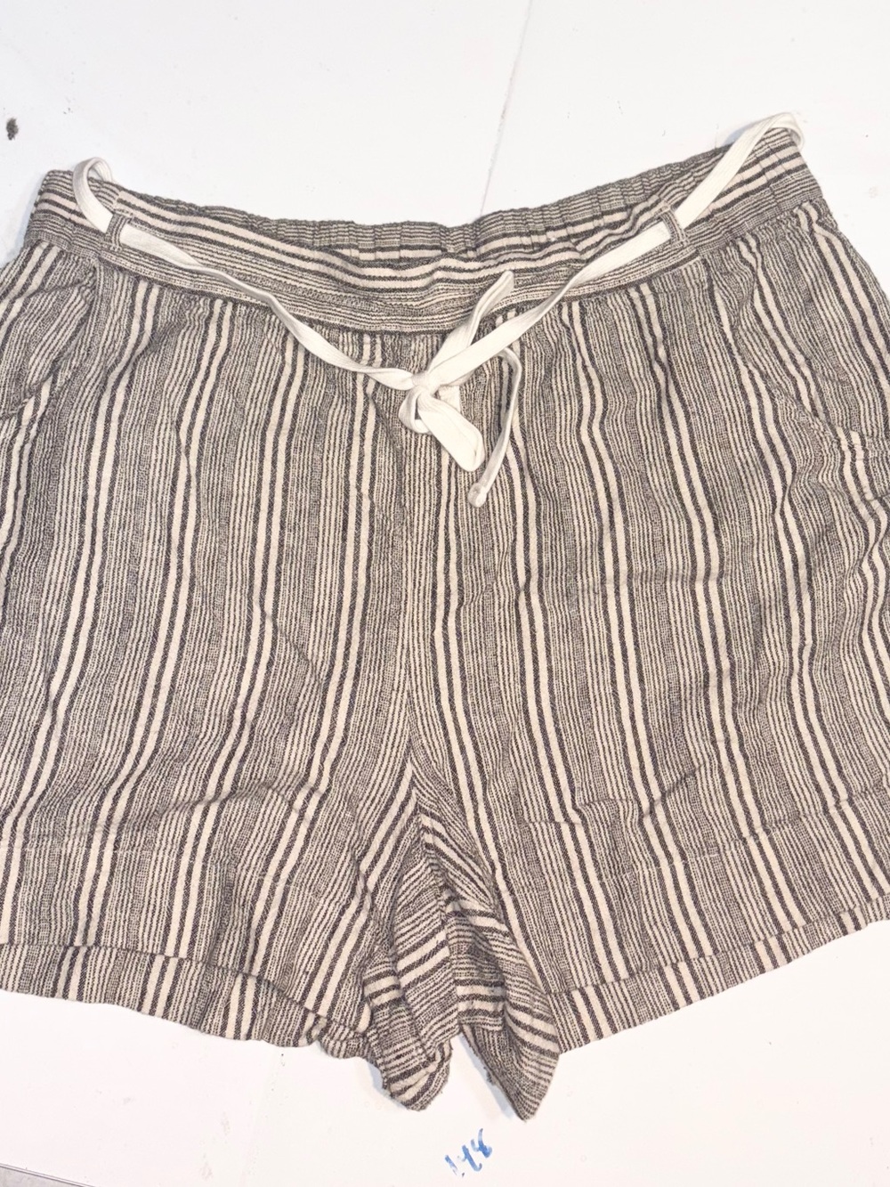 Lane Bryant Striped Linen-Blend Drawstring Shorts 14-16 - Picture 2 of 12